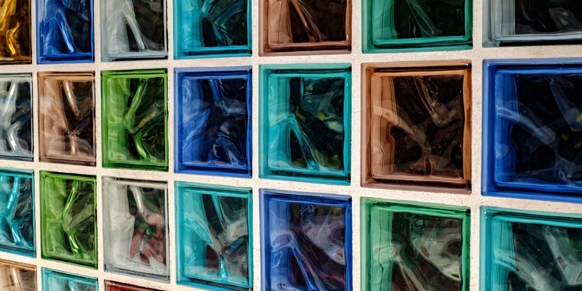 ściana z luksferów