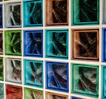 ściana z luksferów