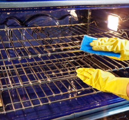 jak skutecznie wyczyścić piekarnik